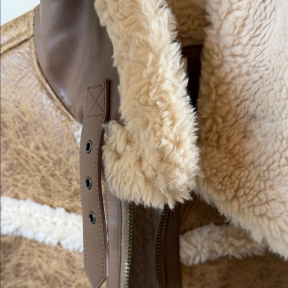 American Eagle Women’s Brown and Cream Sherpa Vest - Picture 6 of 12